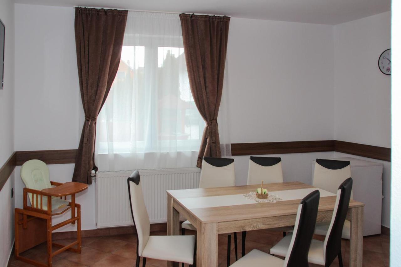 براد Apartamente Gergely Apartmanok المظهر الخارجي الصورة